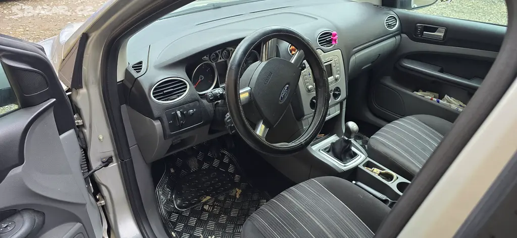 Ford focus 2 1.6 74kW LPG na dily nebo opravu